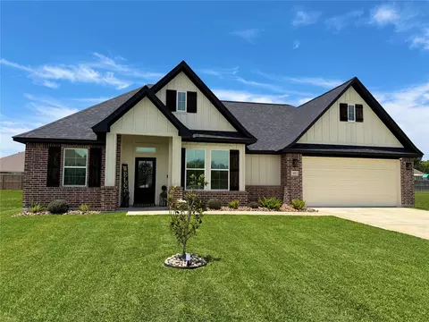 817 Greystone Ln, Angleton, TX 77515