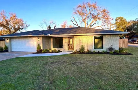 802 Victoria St, Navasota, TX 77868