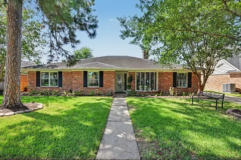 7719 Burning Hills Dr, Houston, TX 77071