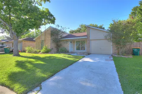 2807 N Brompton Dr, Pearland, TX 77584