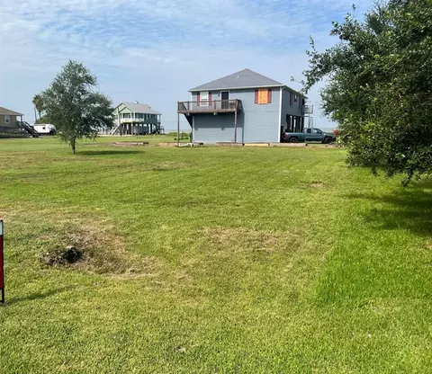52 Jackson And Darden, Anahuac, TX 77514