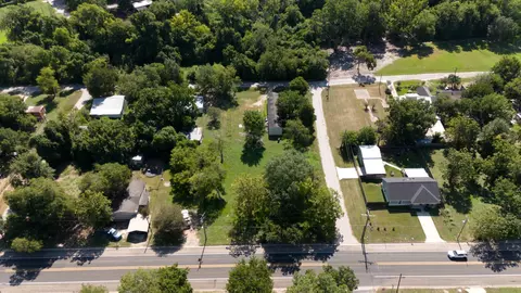 904 Piedmont Dr, Navasota, TX 77868