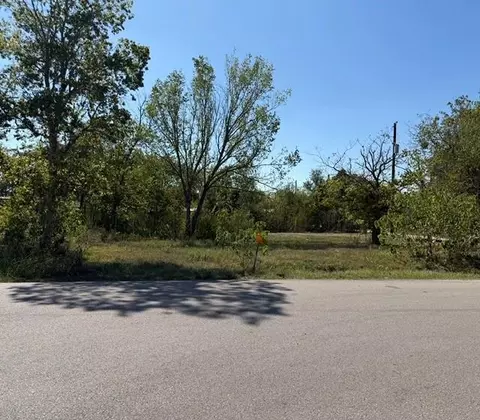 1702 Courtney Rd, Navasota, TX 77868