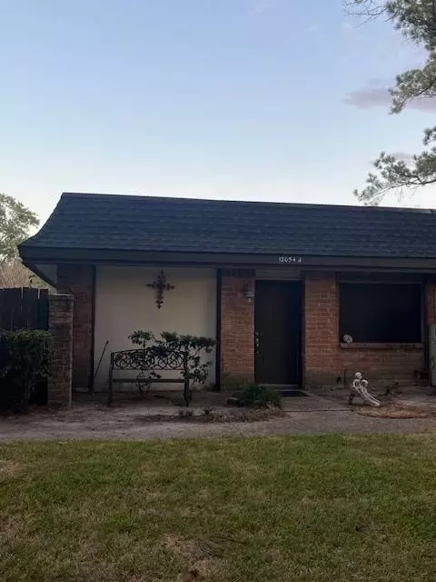 12054 Mighty Oak Dr, Houston, TX 77066