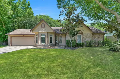 1312 Osborne Dr, Friendswood, TX 77546