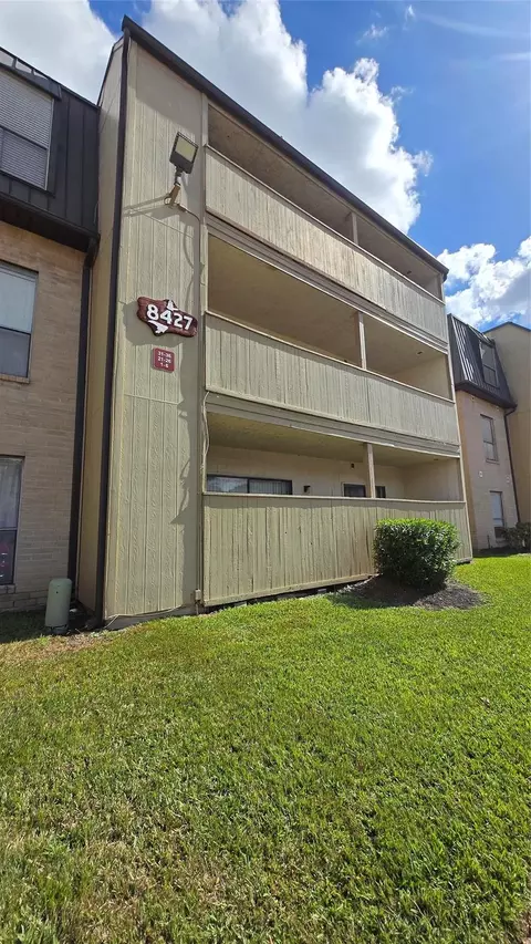 8427 Hearth Dr #4, Houston, TX 77054