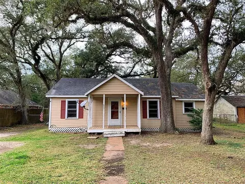 Exterior - 603 E 1st St, Sweeny, TX 77480 photo 2 of 4