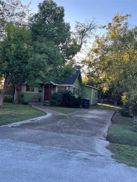 4305 Los Angeles St, Houston, TX 77026