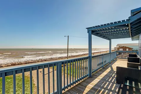 Exterior - 814 Beach Dr, Surfside Beach, TX 77541 photo 2 of 4