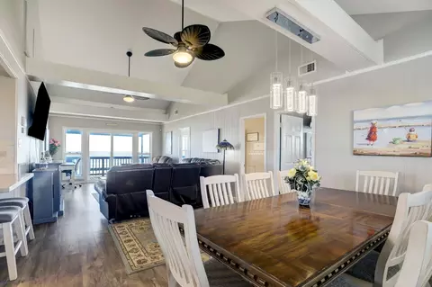 Dining - 814 Beach Dr, Surfside Beach, TX 77541 photo 2 of 4