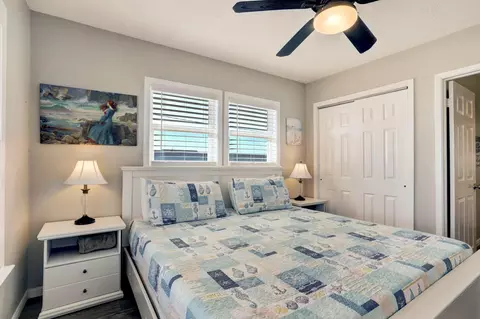 Bedroom - 814 Beach Dr, Surfside Beach, TX 77541 photo 3 of 4