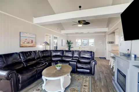 Living - 814 Beach Dr, Surfside Beach, TX 77541 photo 2 of 4