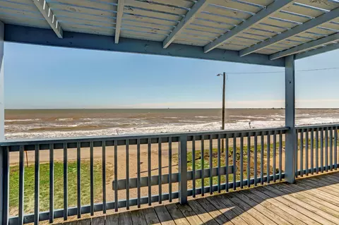 Exterior - 814 Beach Dr, Surfside Beach, TX 77541 photo 1 of 4