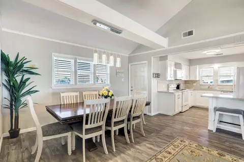 Dining - 814 Beach Dr, Surfside Beach, TX 77541 photo 4 of 4
