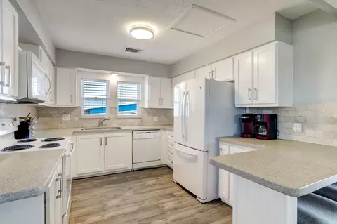 Kitchen - 814 Beach Dr, Surfside Beach, TX 77541 photo 1 of 3