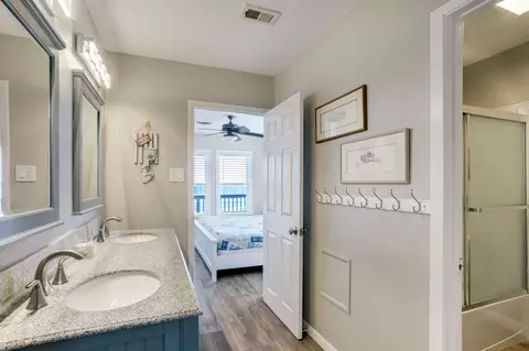 Bath - 814 Beach Dr, Surfside Beach, TX 77541 photo 1 of 3