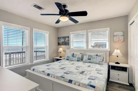 Bedroom - 814 Beach Dr, Surfside Beach, TX 77541 photo 2 of 4