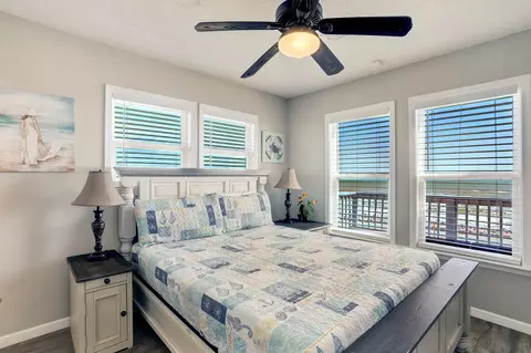 Bedroom - 814 Beach Dr, Surfside Beach, TX 77541 photo 4 of 4