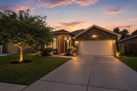 2211 Oak Rise Dr, Conroe, TX 77304