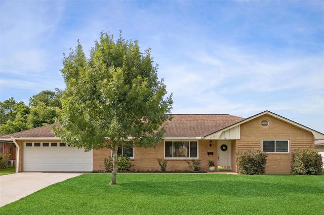 8922 Springview Ln, Houston, TX 77080