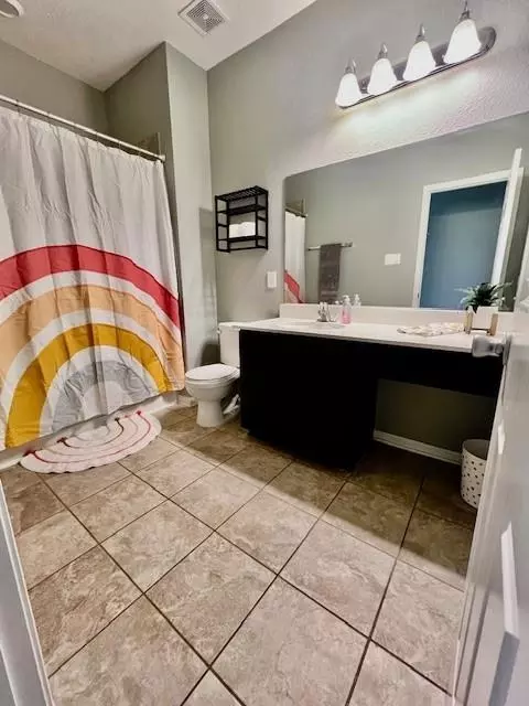 Bath - 1118 Upton Ct, Conroe, TX 77304 photo 2 of 2