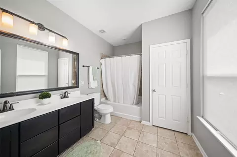 Bath - 1118 Upton Ct, Conroe, TX 77304 photo 1 of 2