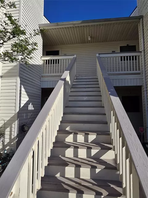 7600 Emmett F Lowry Expy #304, Texas City, TX 77591