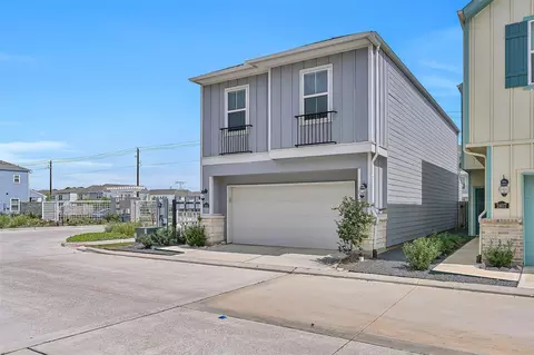 2403 Bay Breeze Dr, Kemah, TX 77565