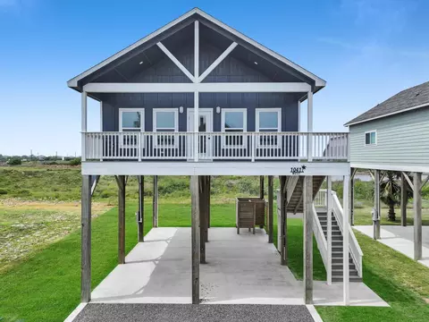 1042 Victoria Ln, Gilchrist, TX 77617