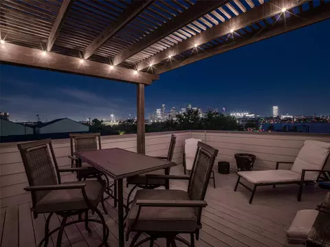 1045 Voight St, Houston, TX 77009