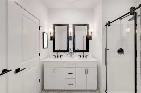 Bath - 7834 Jade Crest Dr, Angleton, TX 77515 photo 1 of 6