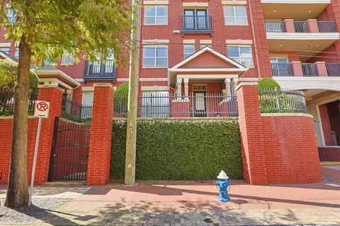 2400 S Mccue Rd #104, Houston, TX 77056