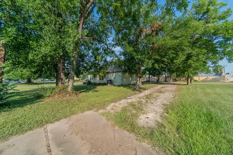 309 E Phillips St, Conroe, TX 77301 photo 6