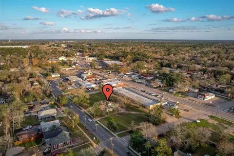 309 E Phillips St, Conroe, TX 77301 photo 4