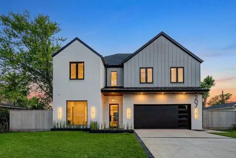 207 W 33rd St, Houston, TX 77018