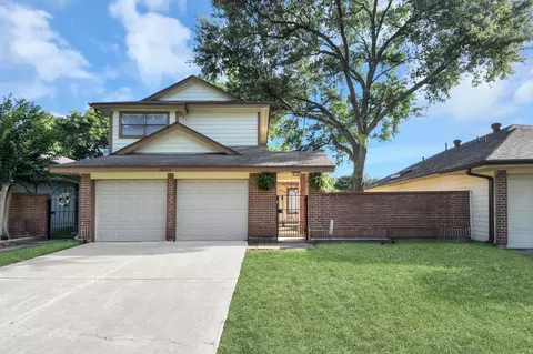 16114 Golden Sands Dr, Houston, TX 77095