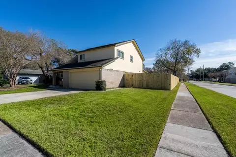 Exterior - 7119 Sandy Knolls Dr, Spring, TX 77379 photo 5 of 9