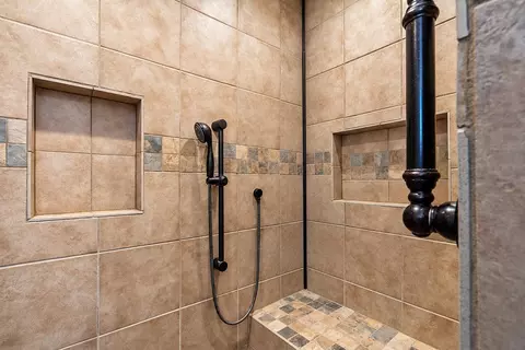 Bath - 7119 Sandy Knolls Dr, Spring, TX 77379 photo 2 of 3