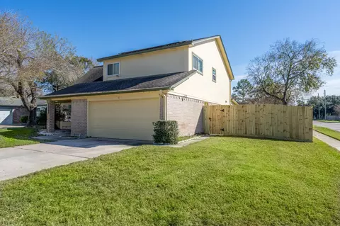 Exterior - 7119 Sandy Knolls Dr, Spring, TX 77379 photo 2 of 9