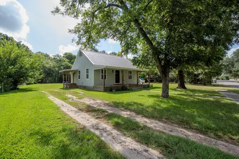 610 S 5th St, Crockett, TX 75835