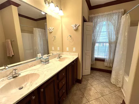 Bath - 19989 Post Oak Loop, Thornton, TX 76687 photo 2 of 4