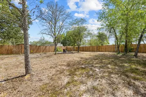 Exterior - 105 Willow Dr, Flatonia, TX 78941 photo 5 of 7