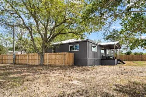Exterior - 105 Willow Dr, Flatonia, TX 78941 photo 7 of 7