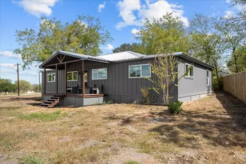 Exterior - 105 Willow Dr, Flatonia, TX 78941 photo 2 of 7