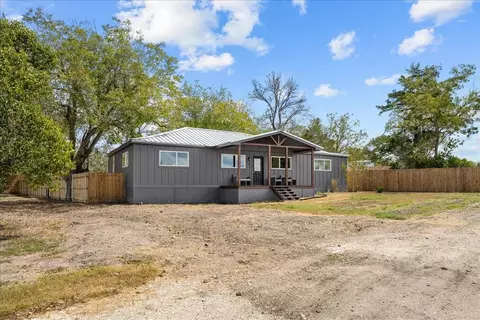 Exterior - 105 Willow Dr, Flatonia, TX 78941 photo 3 of 7