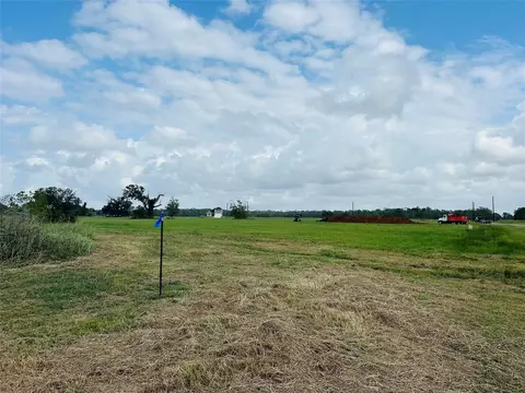101 Trailblazer Dr, Angleton, TX 77515 photo 3