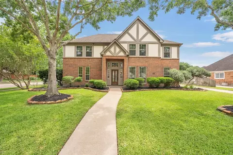 7318 Starbridge Dr, Houston, TX 77095