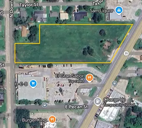 1321 E Mulberry St, Angleton, TX 77515