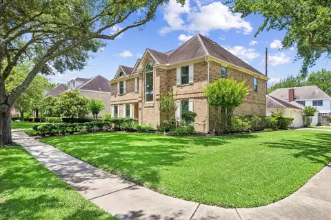 906 Venice St, Sugar Land, TX 77478