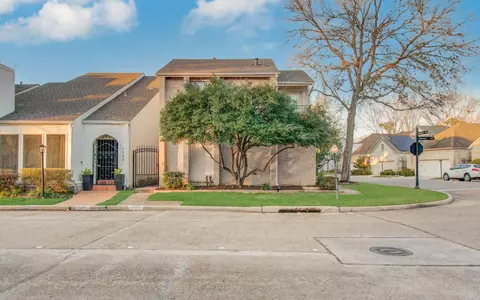 9582 Doliver Dr, Houston, TX 77063